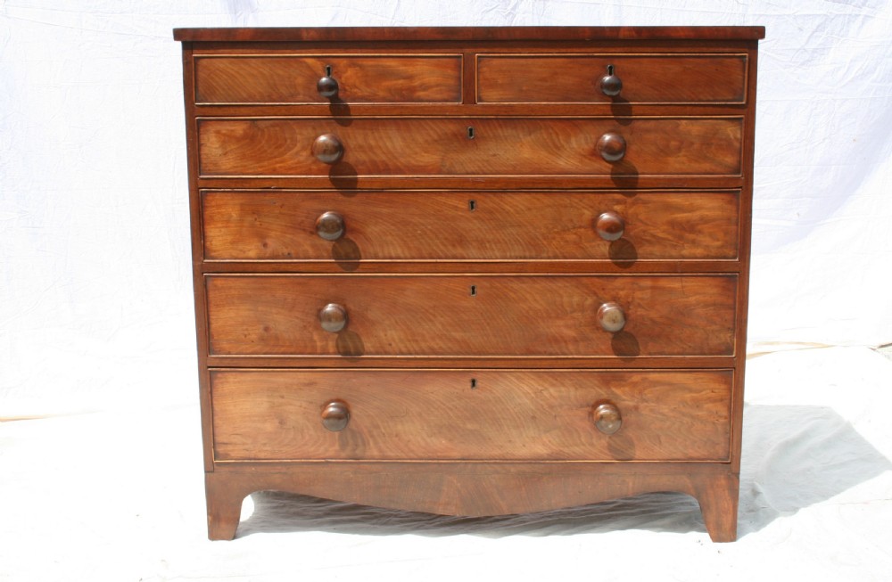 Georgian mahogany chest of drawers  View II