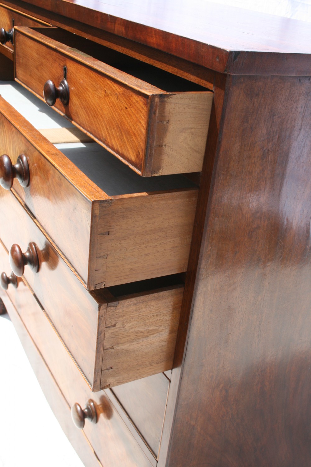 Georgian mahogany chest of drawers  View V
