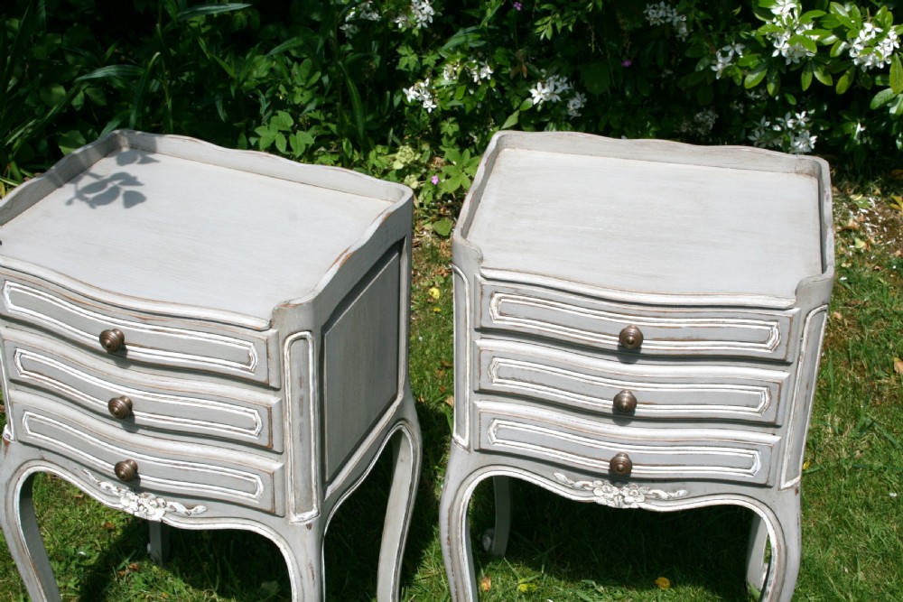 pair pretty painted bedside tables  View III