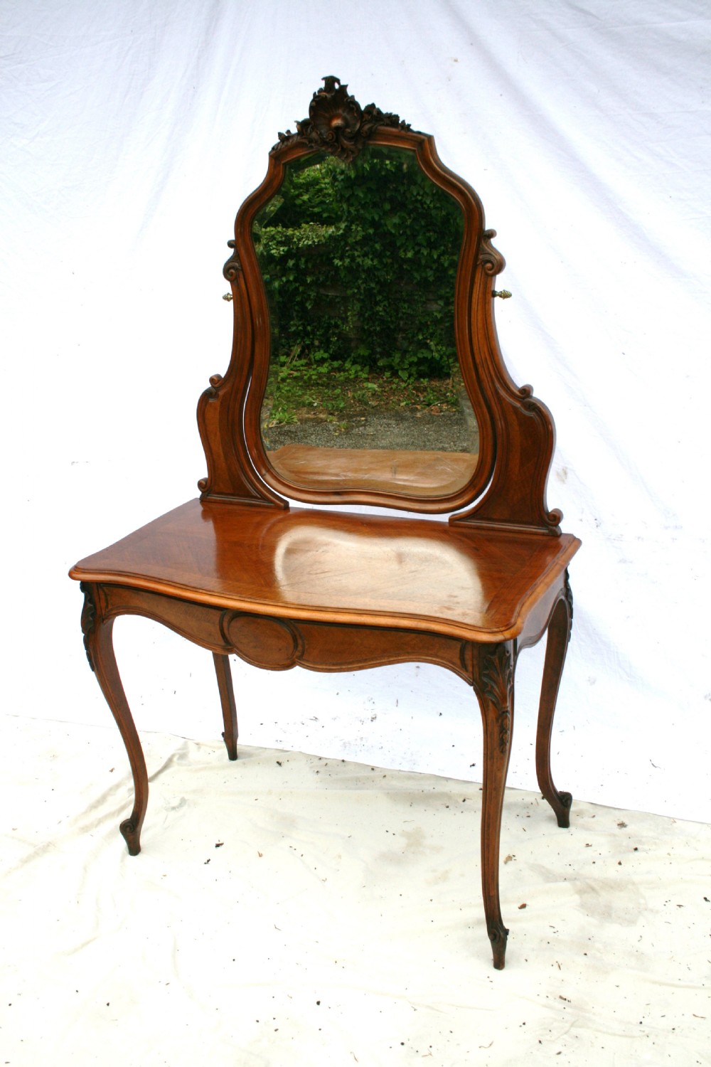 pretty french dressing table  View II