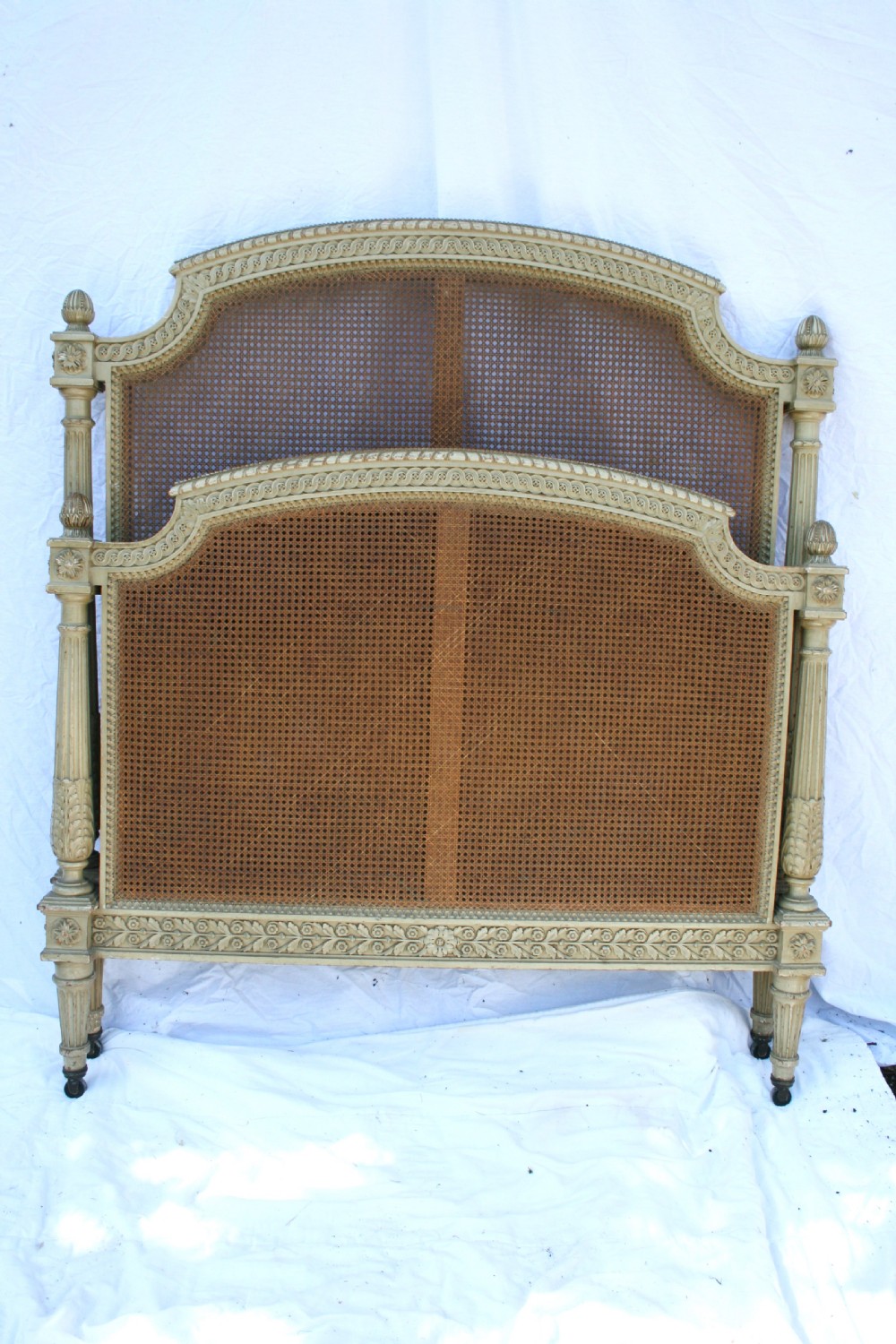 very pretty 4ft bed by keiger  View V