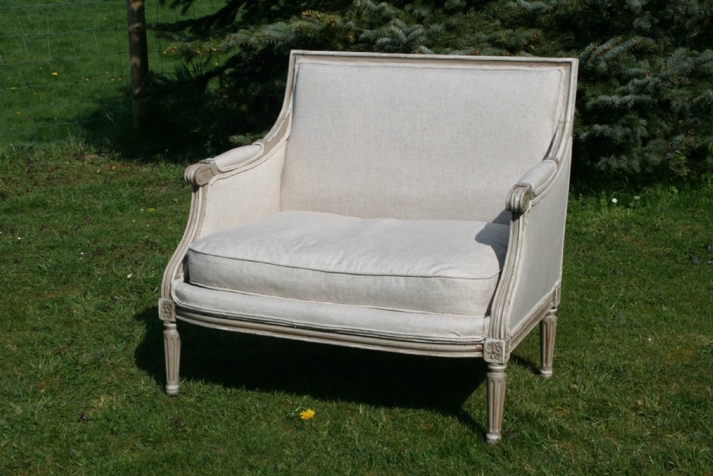 Pretty small french settee 