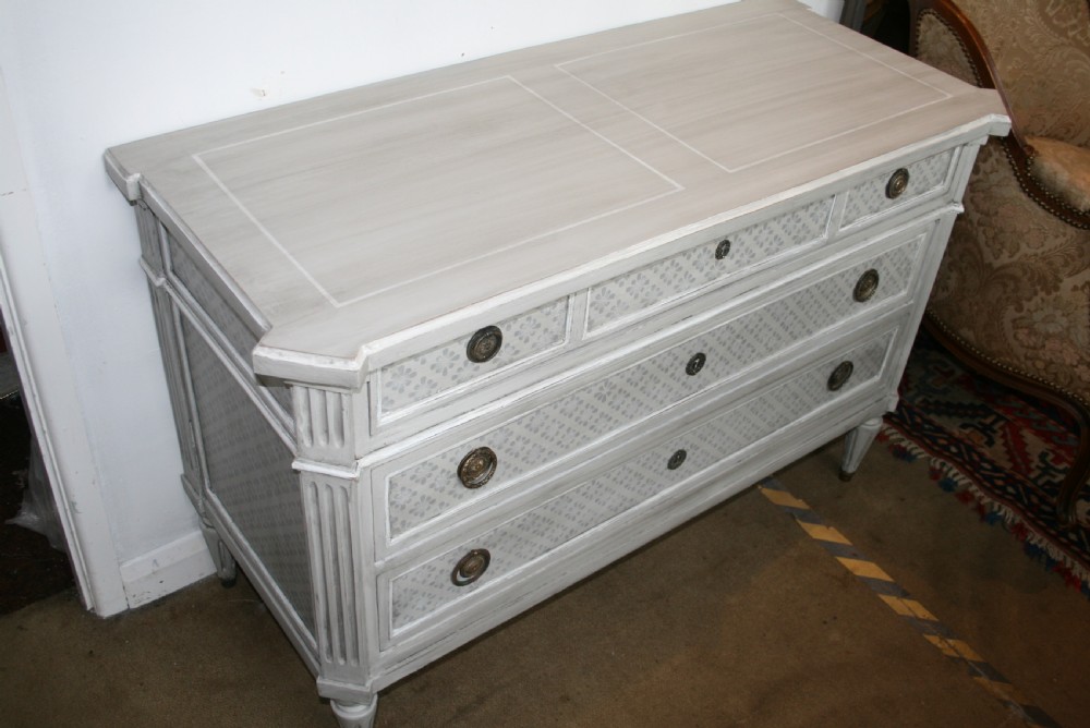 pretty painted french commode  View VII