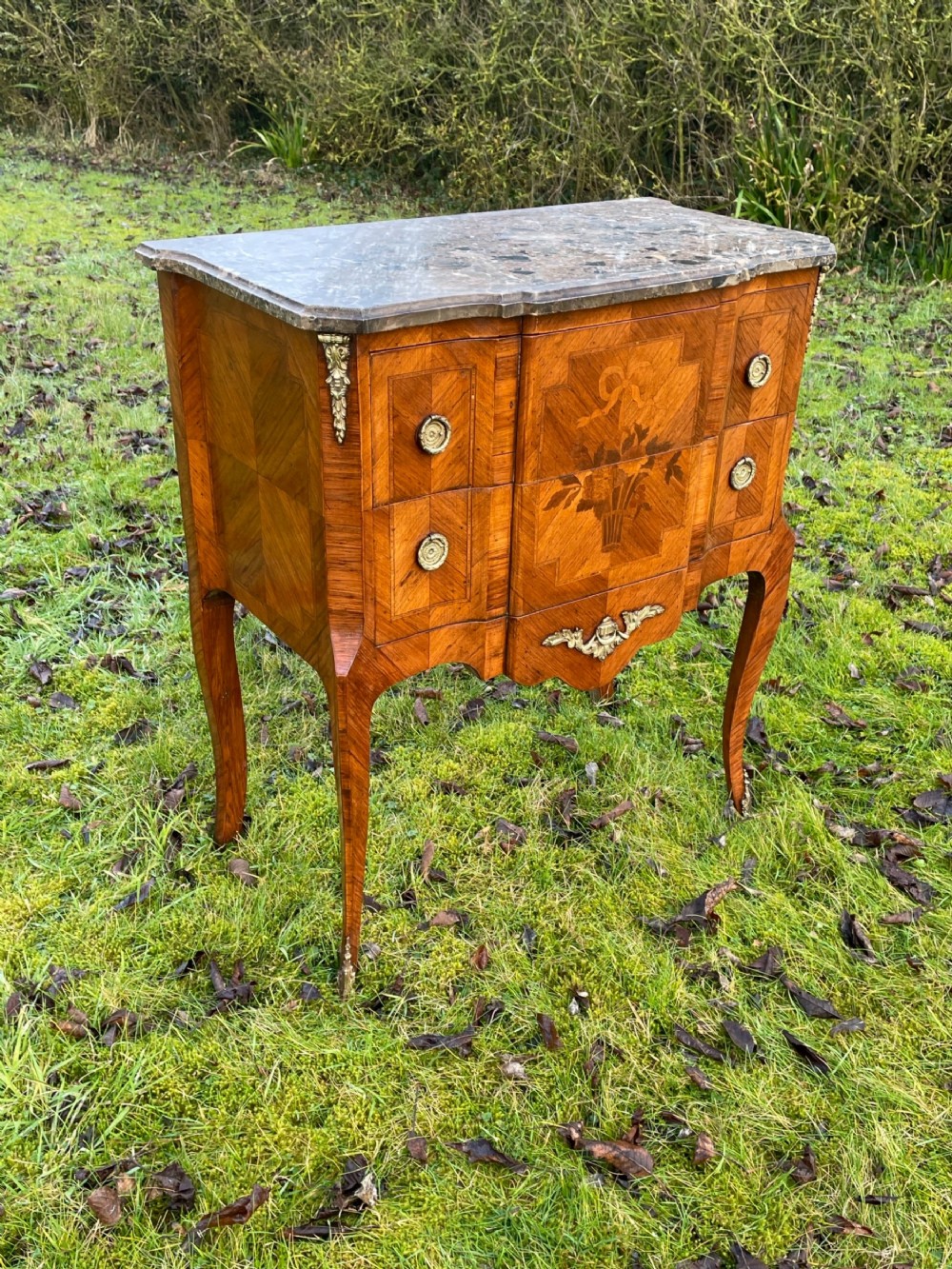 Pretty small french commode 
