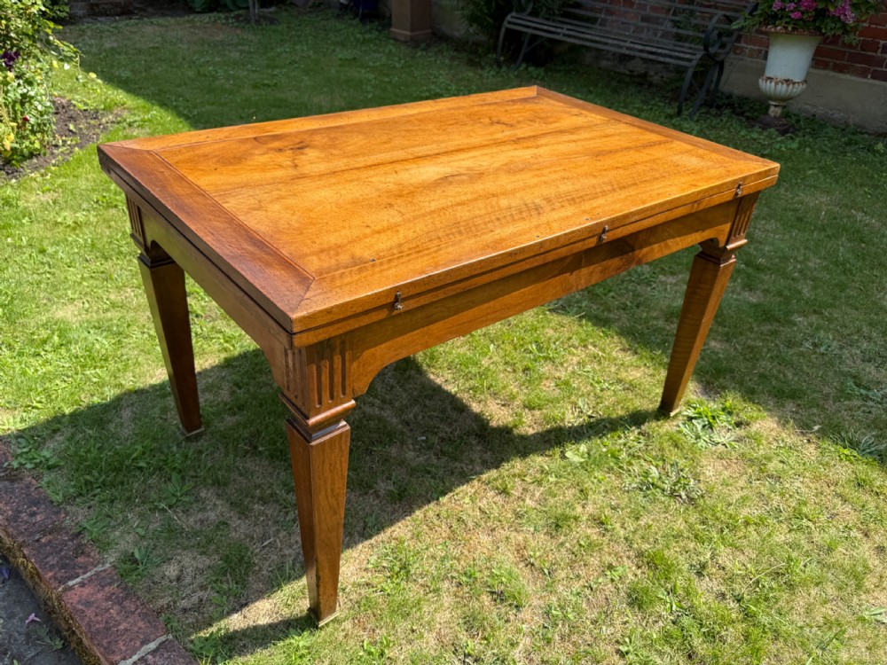 18th Century extending farmhouse table in walnut 