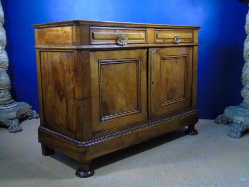 A Fine Quality 19th Century Walnut Sideboard