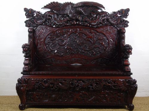 A Superb Quality Japanese Export Box Settle
