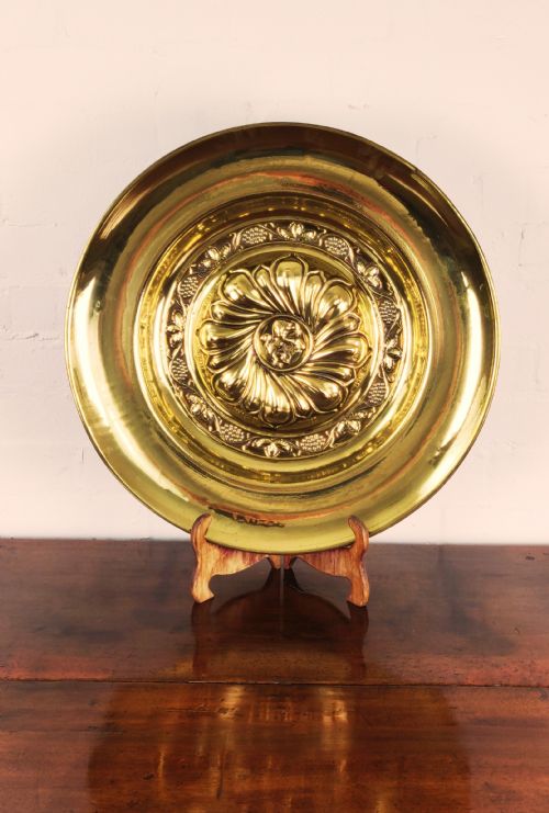 A Large Late 17th Century Alms Dish