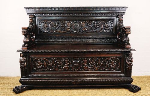 A Fine 17th Century Walnut Cassapanca.