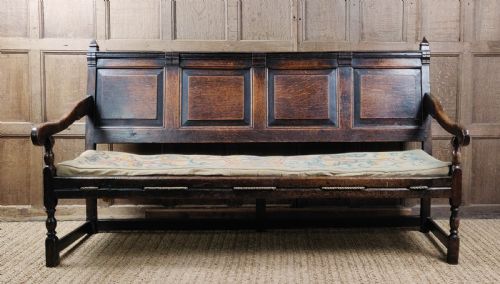 fig 1. A late 17th -early 18th century settle.