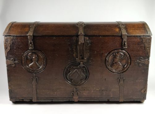fig 2. A 16th century Romayne marriage chest.