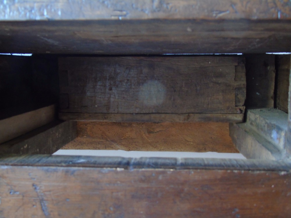 17th century Spanish walnut center table View XVII