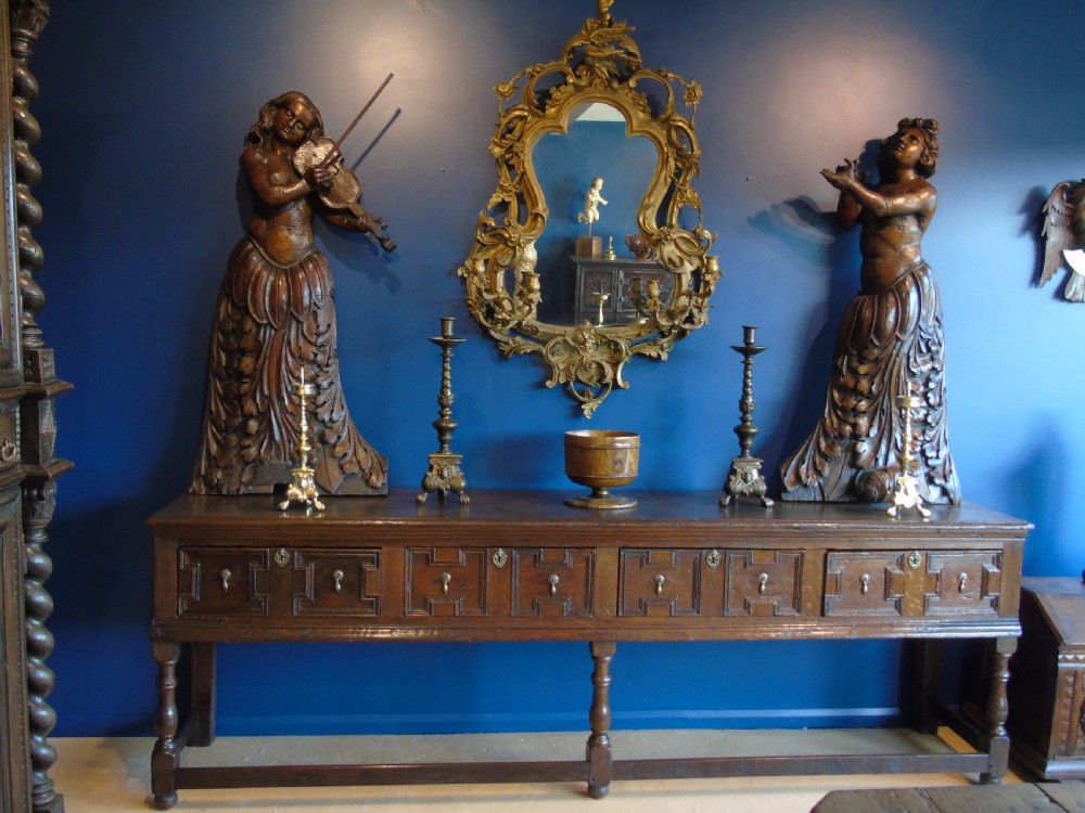 A magnificent pair of Baroque opera figures View II