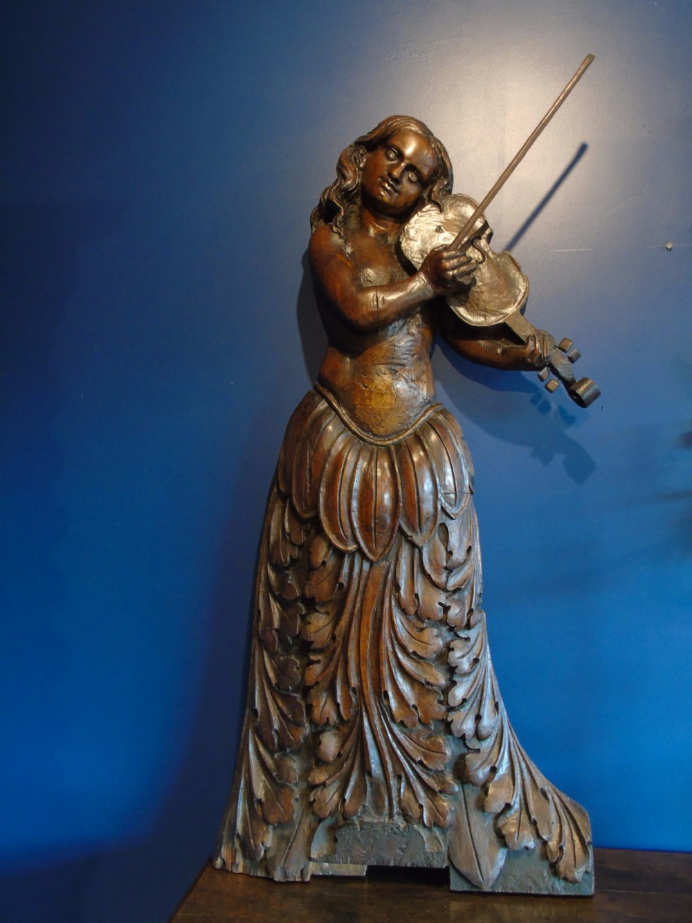 A magnificent pair of Baroque opera figures View III