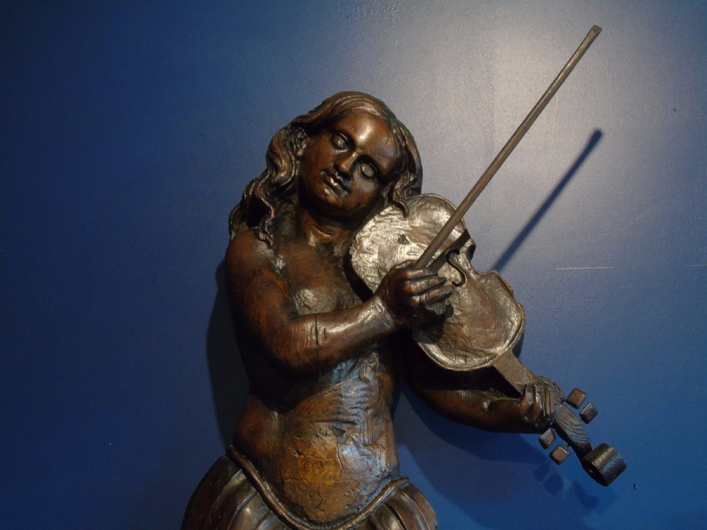 A magnificent pair of Baroque opera figures View IV