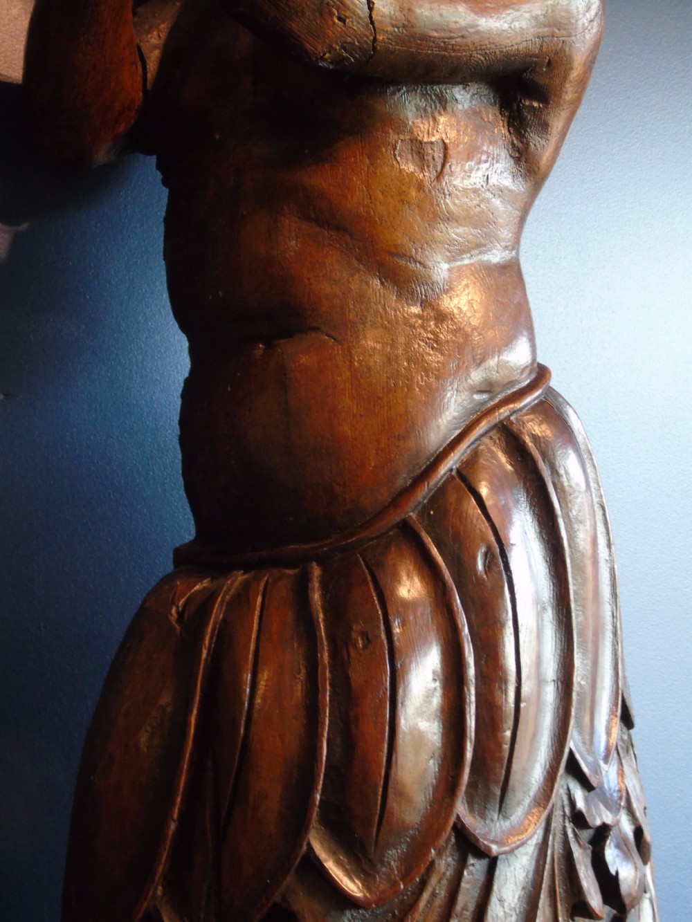 A magnificent pair of Baroque opera figures View XIV
