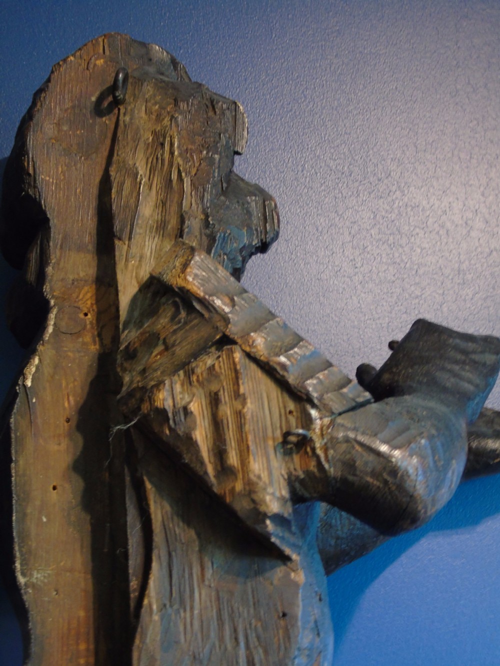 A magnificent pair of Baroque opera figures View XXII