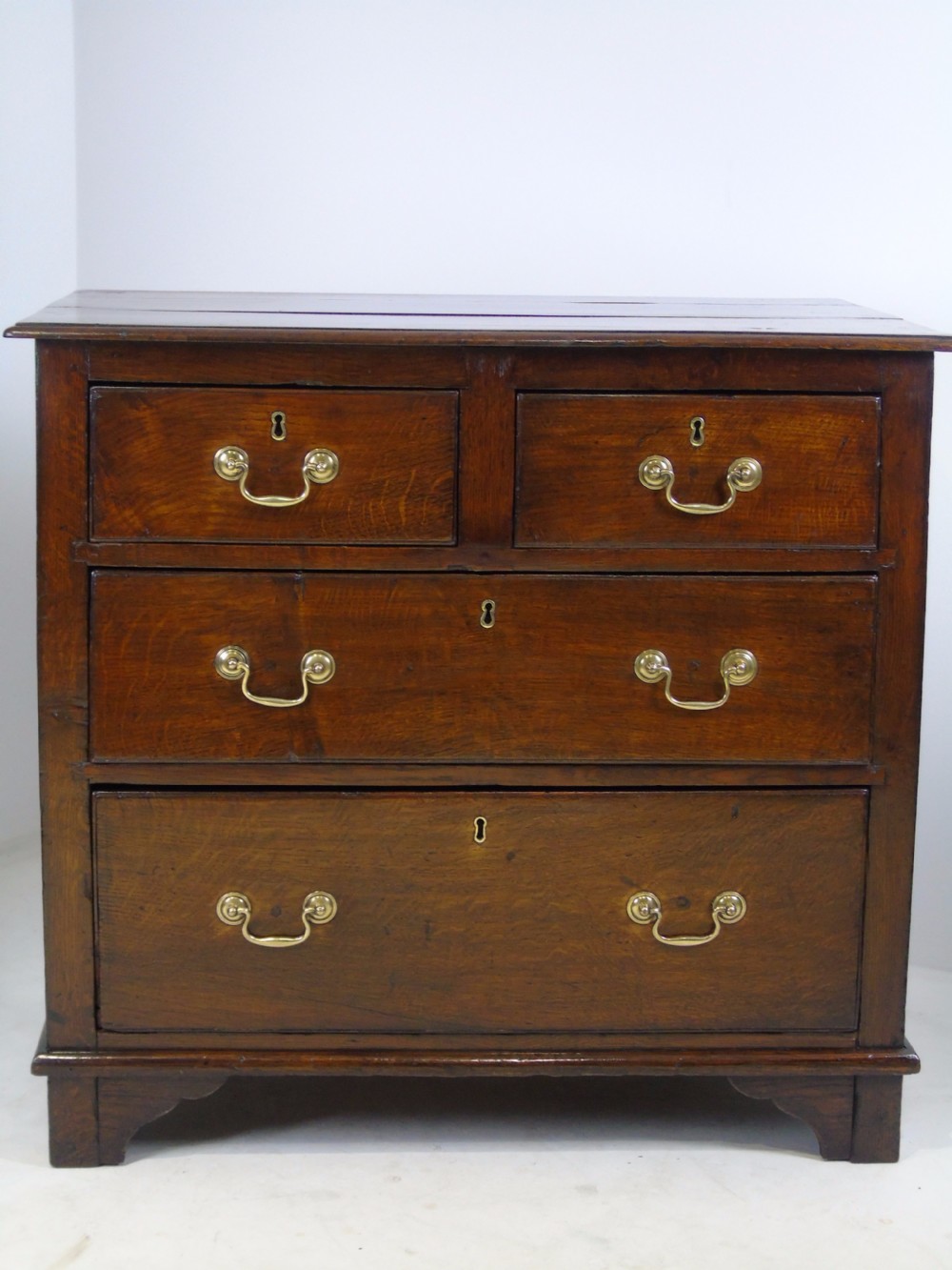 Early 18th century chest of drawers View II