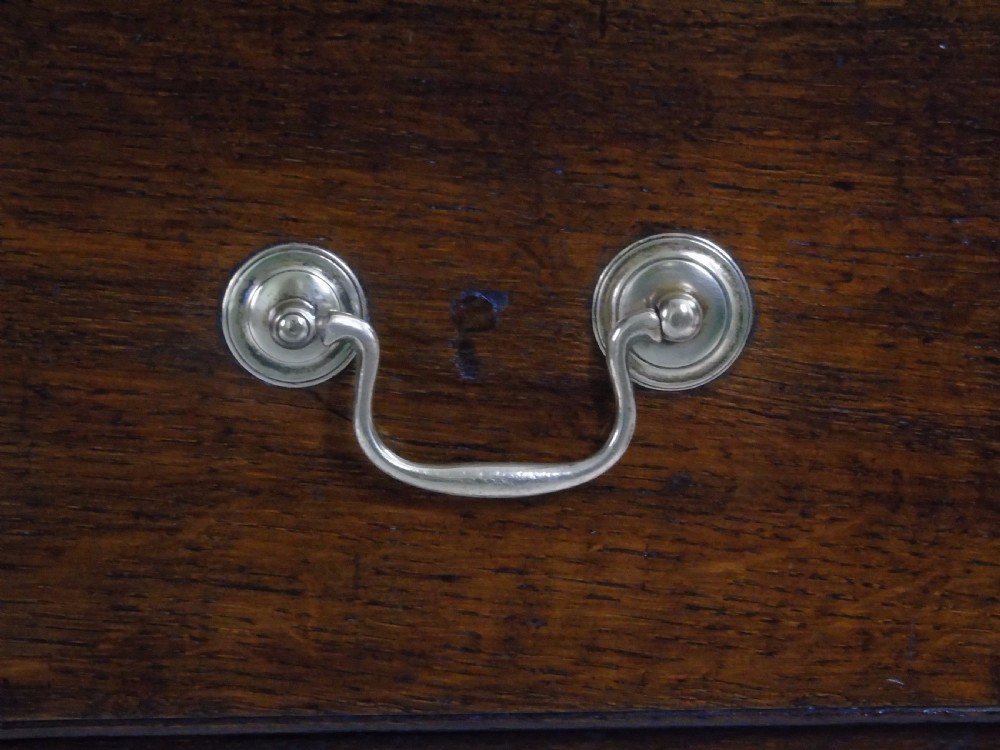 Early 18th century chest of drawers View VII