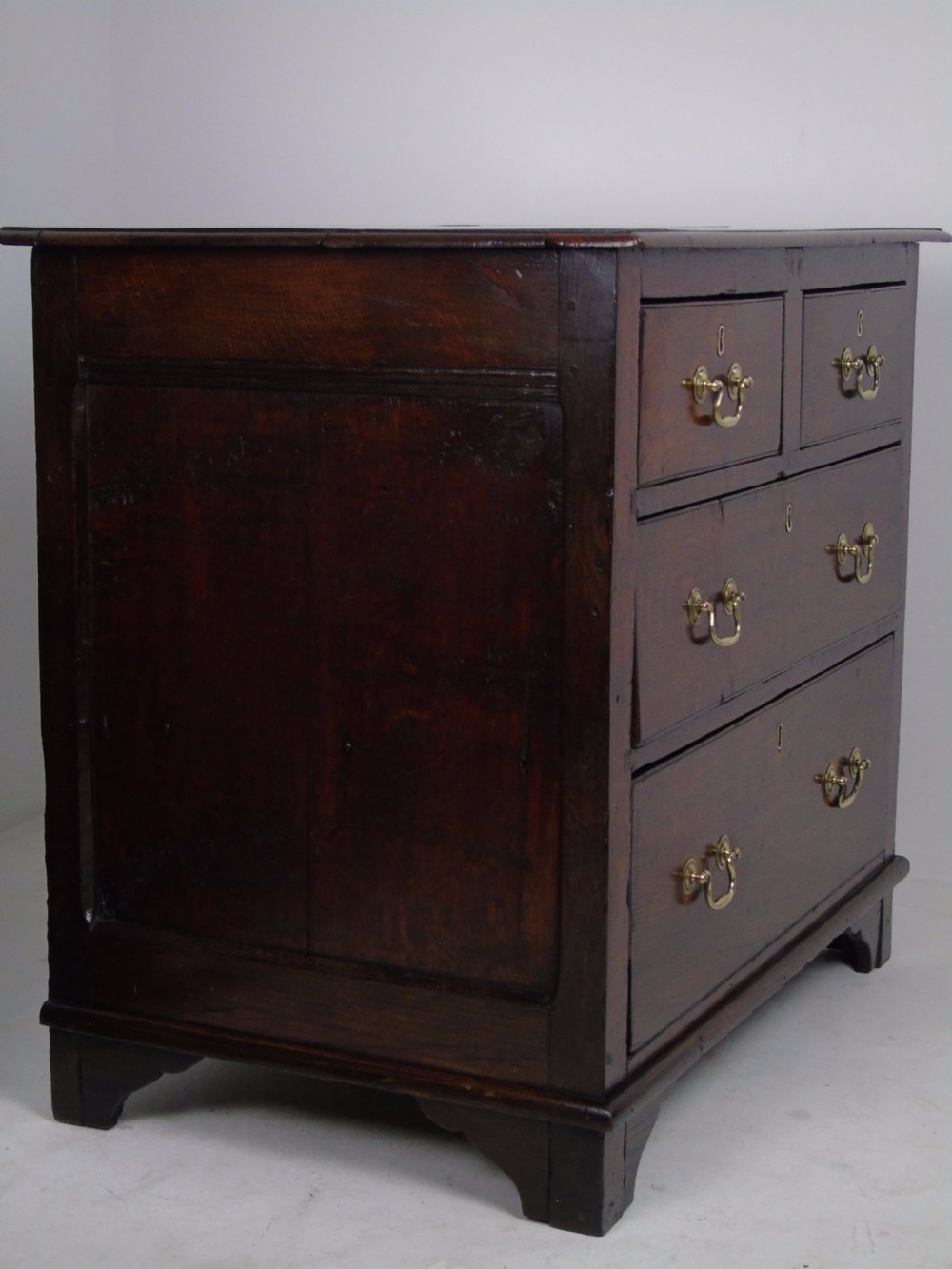 Early 18th century chest of drawers View IX
