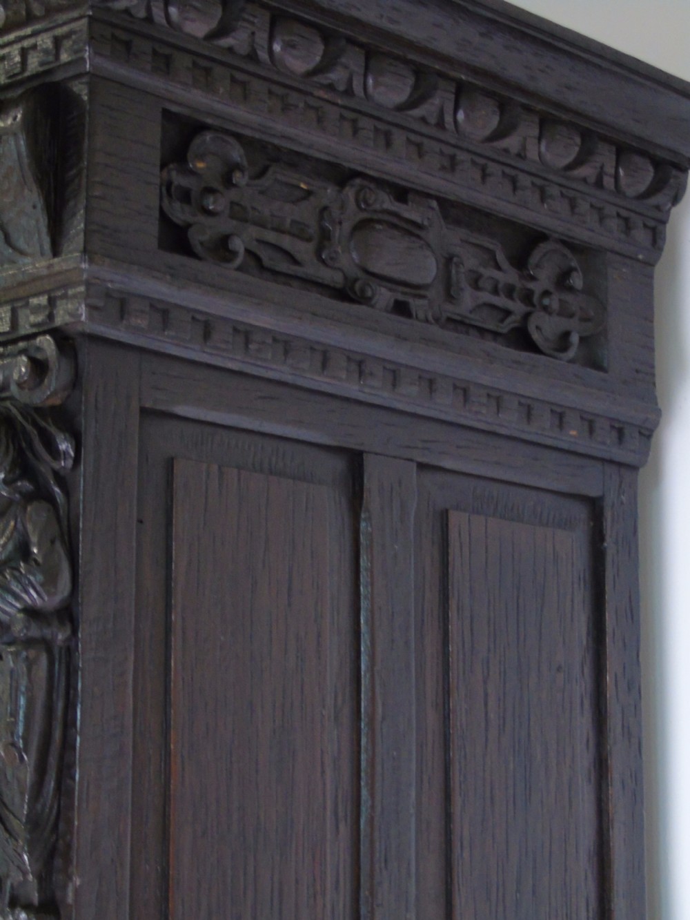 Large 19th Century Flemish cupboard View IV