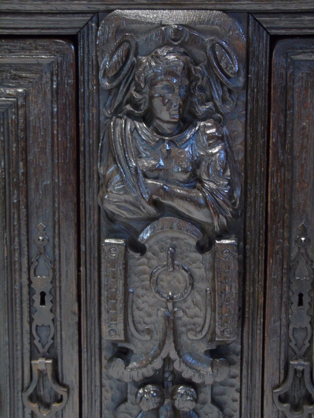 Large 19th Century Flemish cupboard View VIII