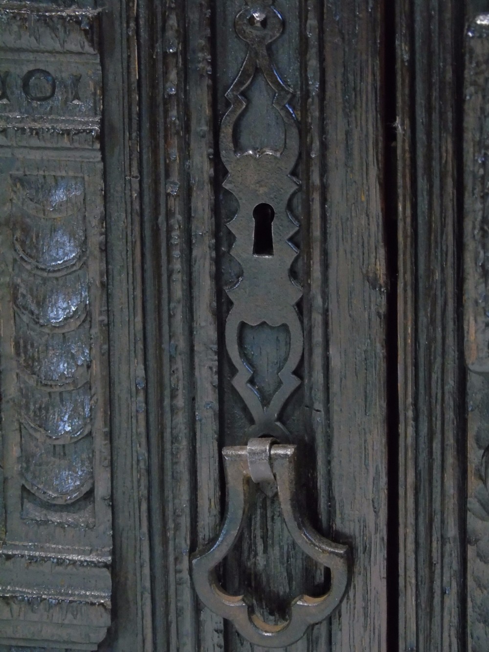 Large 19th Century Flemish cupboard View XI