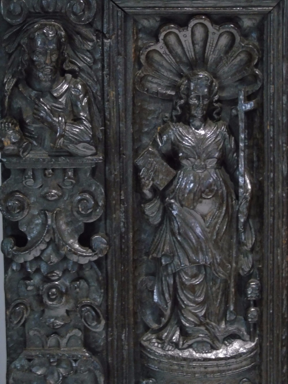 Large 19th Century Flemish cupboard View XVII