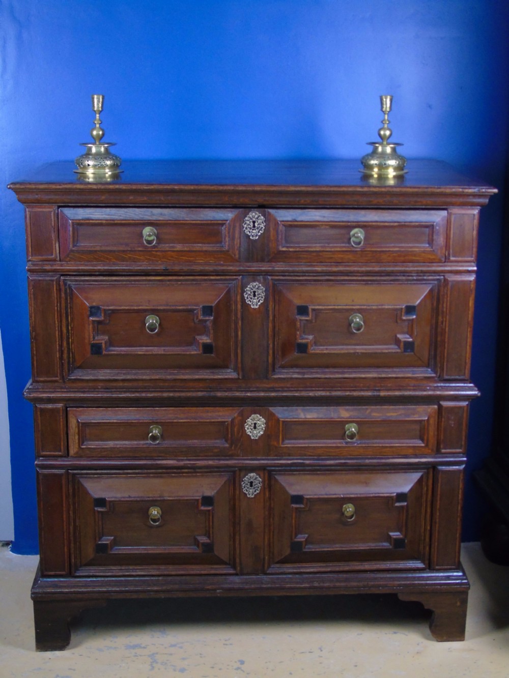 A lovely 18th century chest of drawers View II