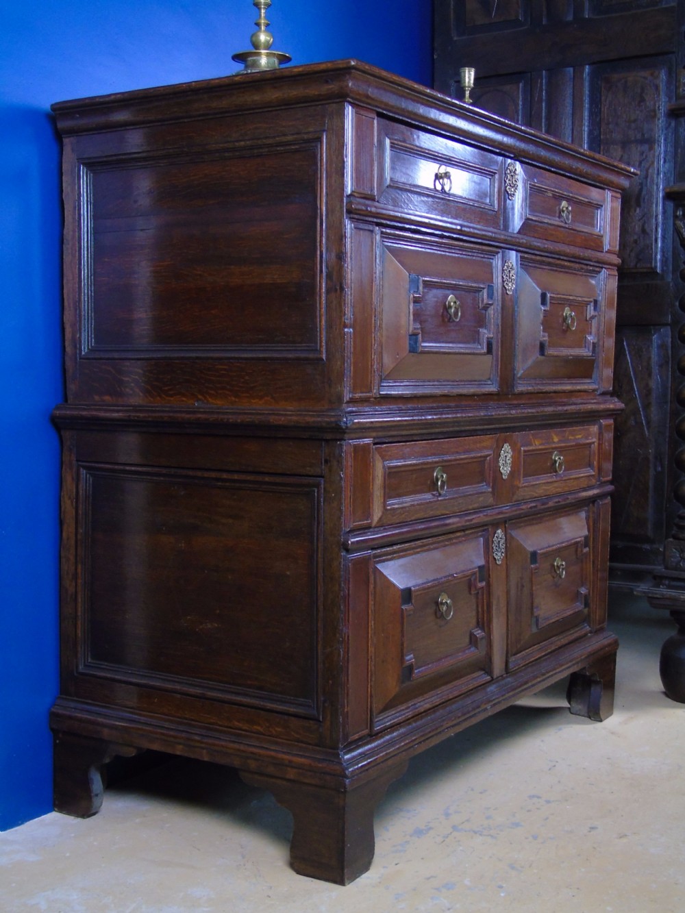 A lovely 18th century chest of drawers View IV