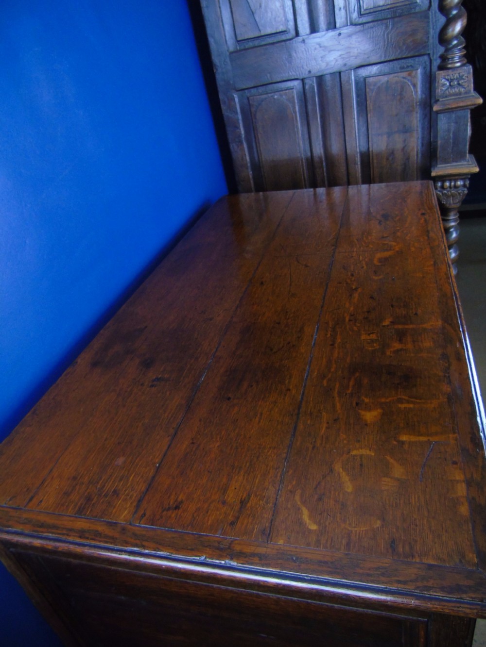 A lovely 18th century chest of drawers View V