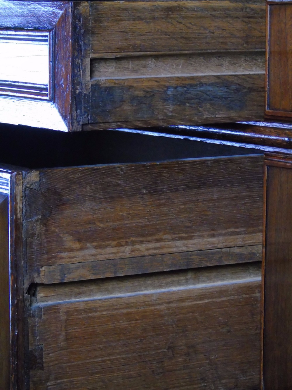 A lovely 18th century chest of drawers View IX