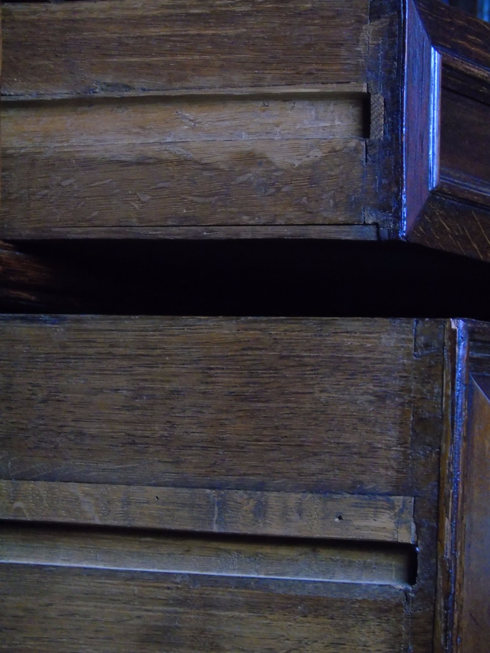 A lovely 18th century chest of drawers View XI