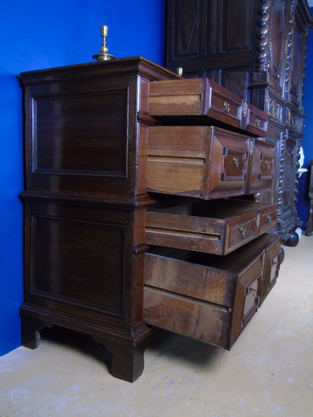 A lovely 18th century chest of drawers View XII