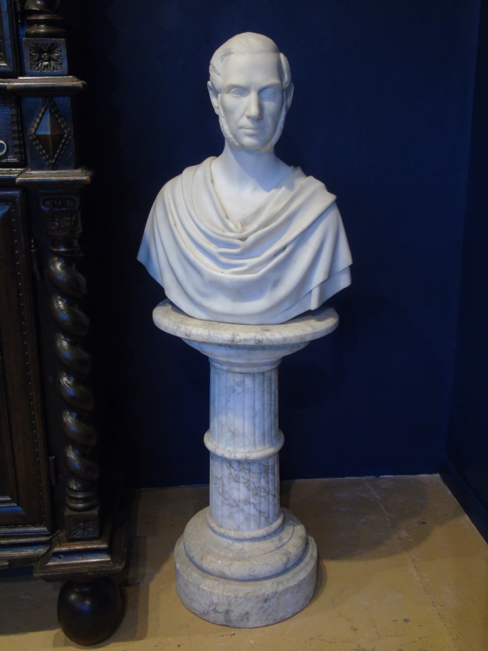 A fine 19th C marble bust of a gentleman View IV