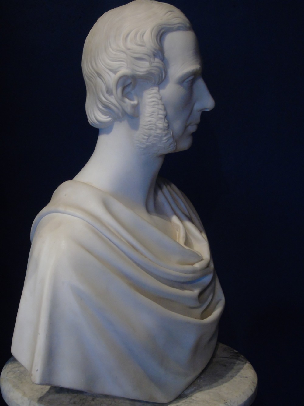 A fine 19th C marble bust of a gentleman View X