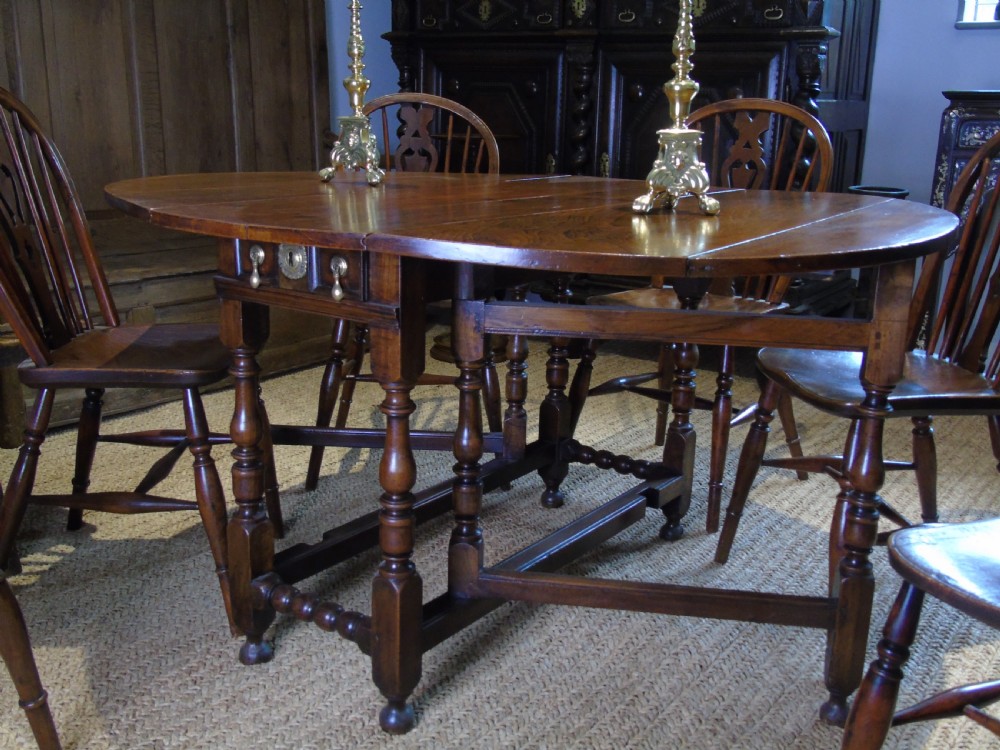 A fine and Early 17th Century gateleg table 
