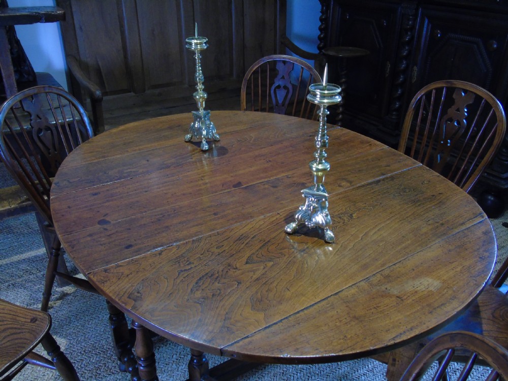 A fine and Early 17th Century gateleg table  View III