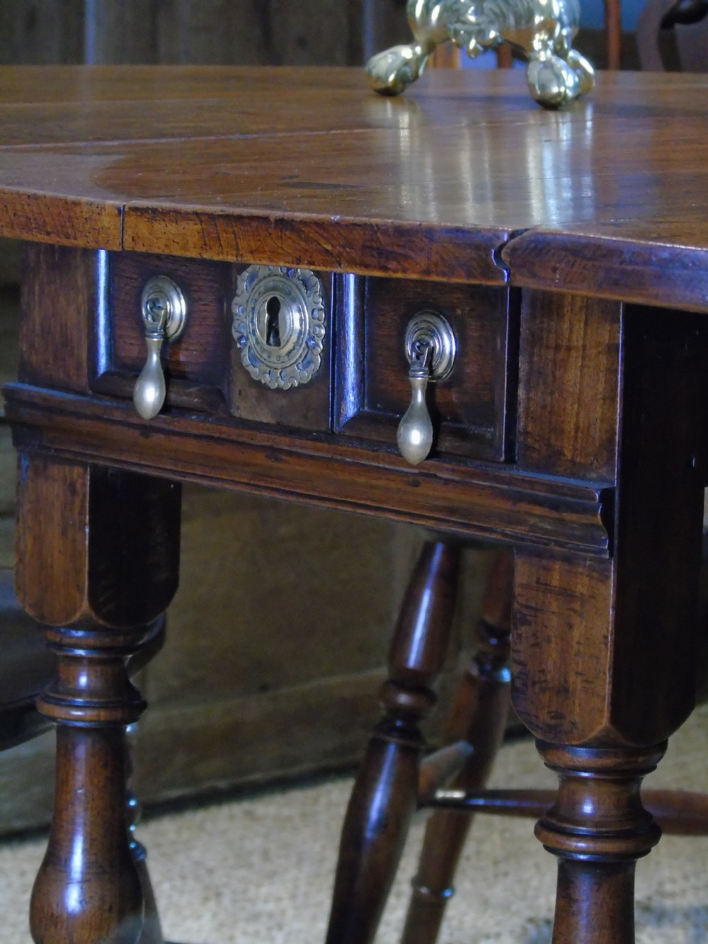A fine and Early 17th Century gateleg table  View IV