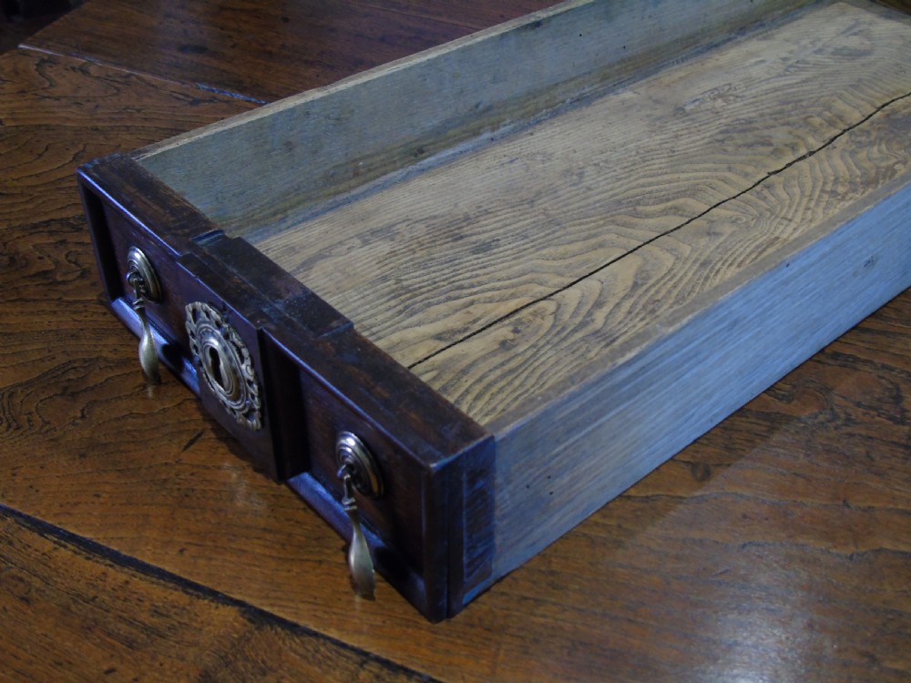 A fine and Early 17th Century gateleg table  View VII