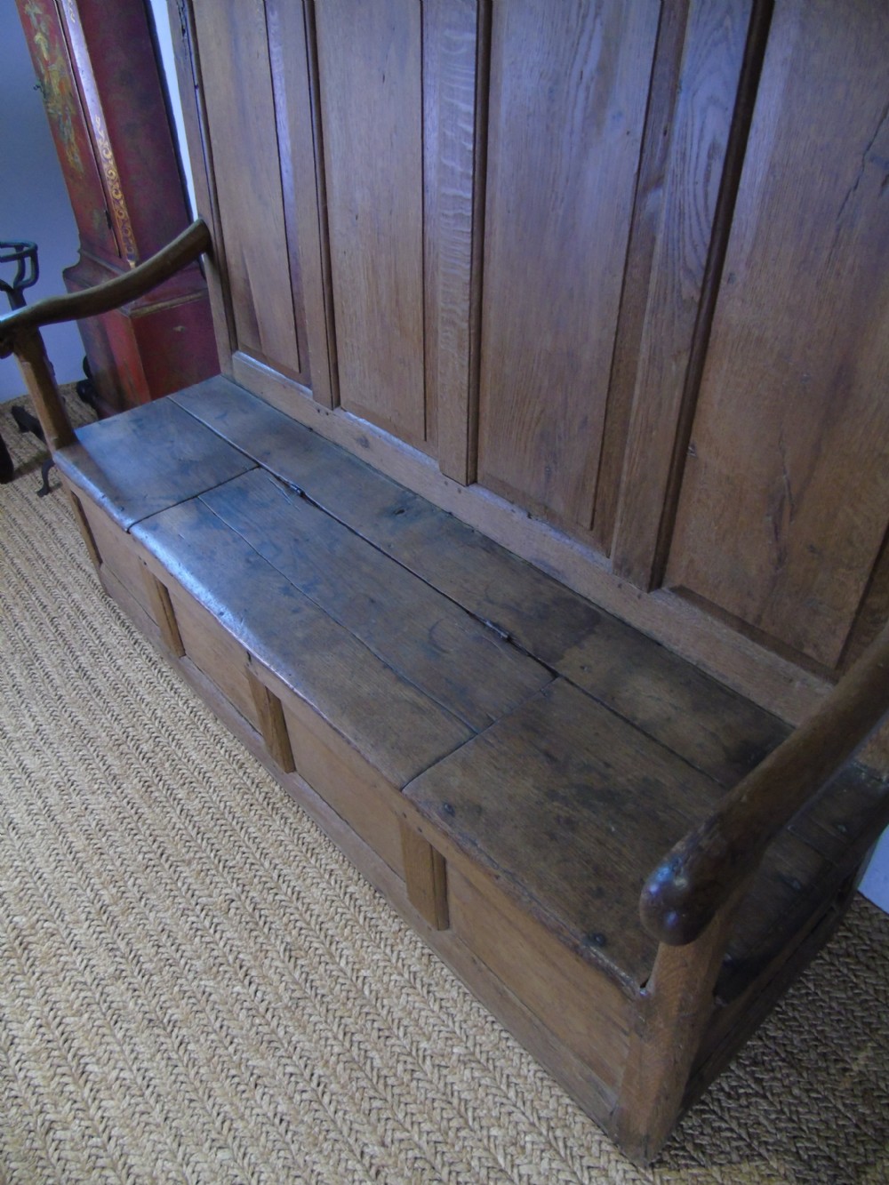 Early 18th Century estate made box settle View II