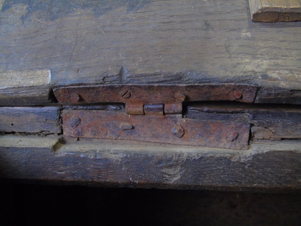 Early 18th Century estate made box settle View IV