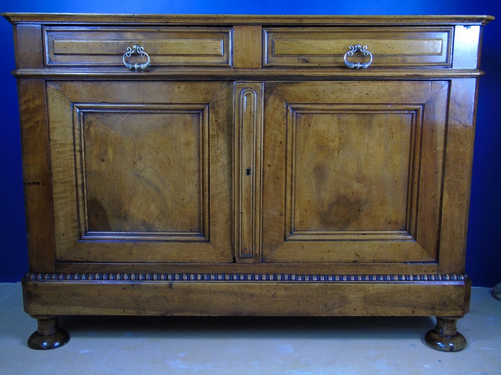 A fine Quality 19th Century walnut sideboard View II