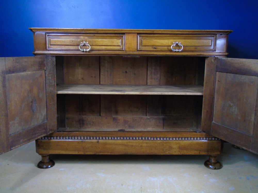 A fine Quality 19th Century walnut sideboard View III