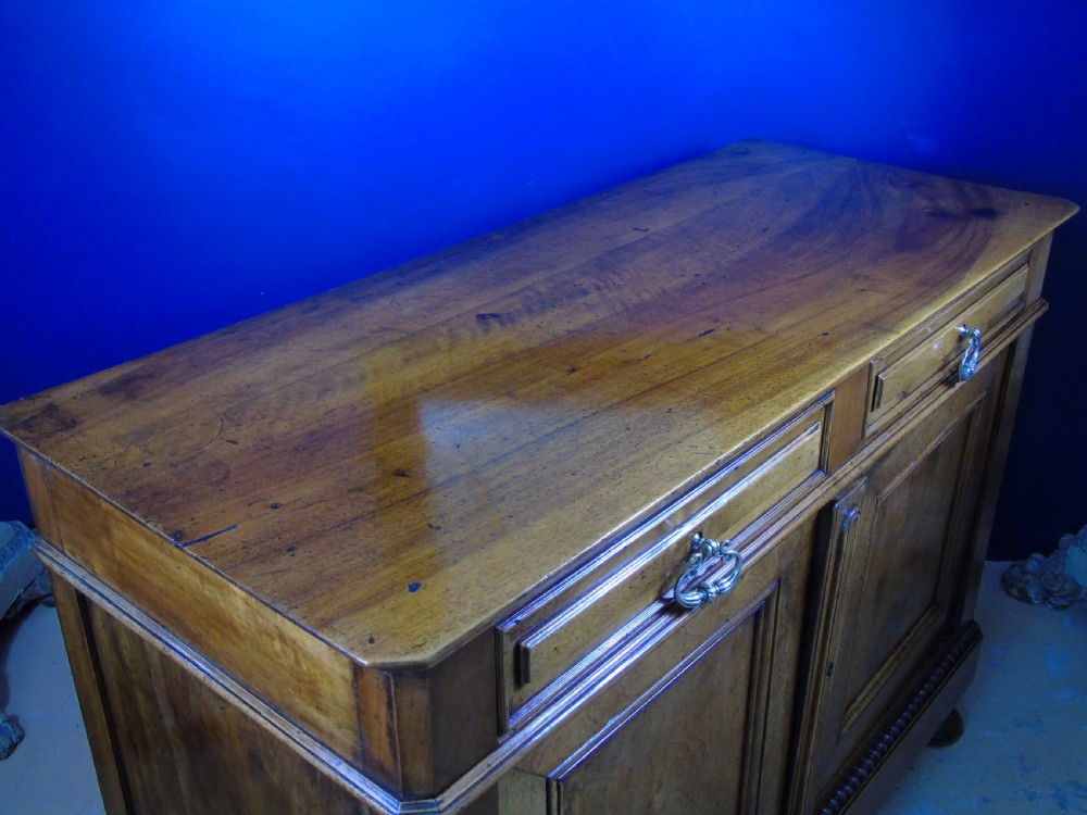 A fine Quality 19th Century walnut sideboard View VI