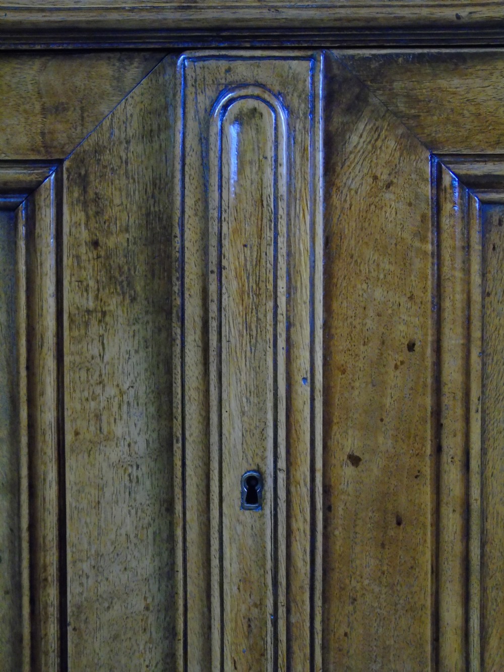 A fine Quality 19th Century walnut sideboard View XI