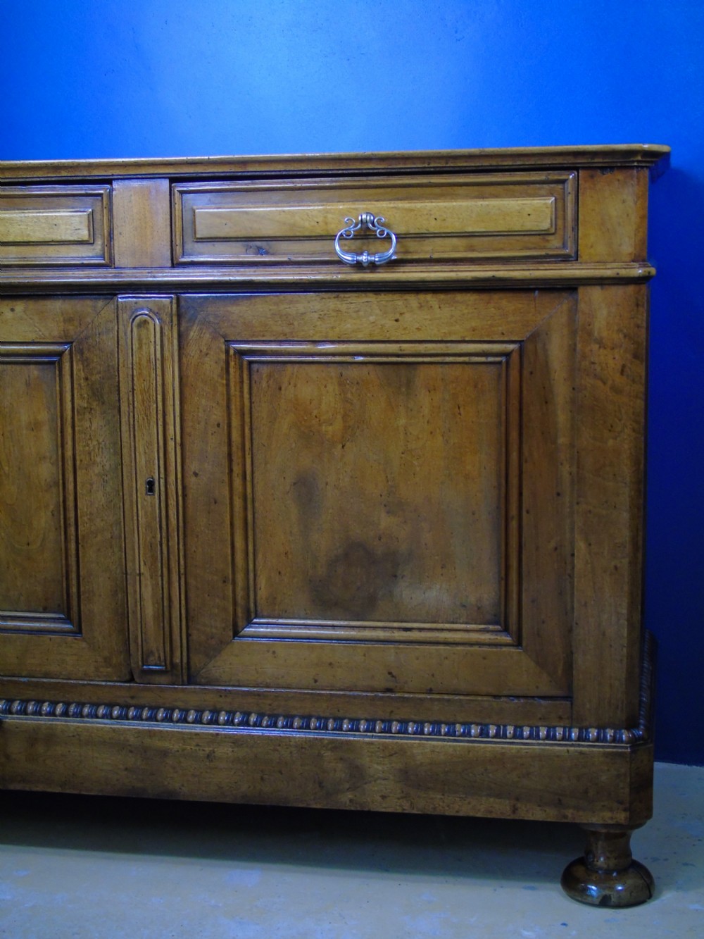 A fine Quality 19th Century walnut sideboard View XII