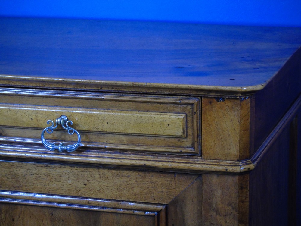 A fine Quality 19th Century walnut sideboard View XIII