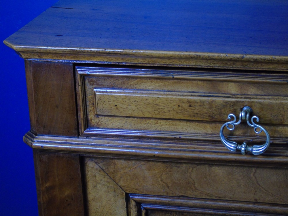 A fine Quality 19th Century walnut sideboard View XIV