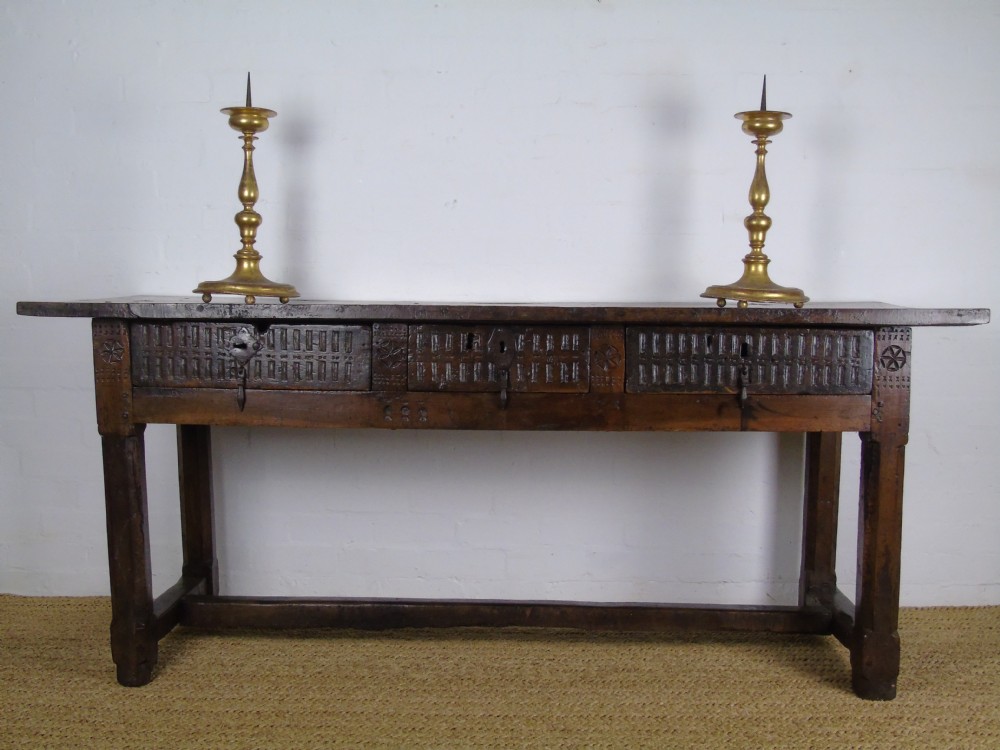 17th century Spanish walnut center table